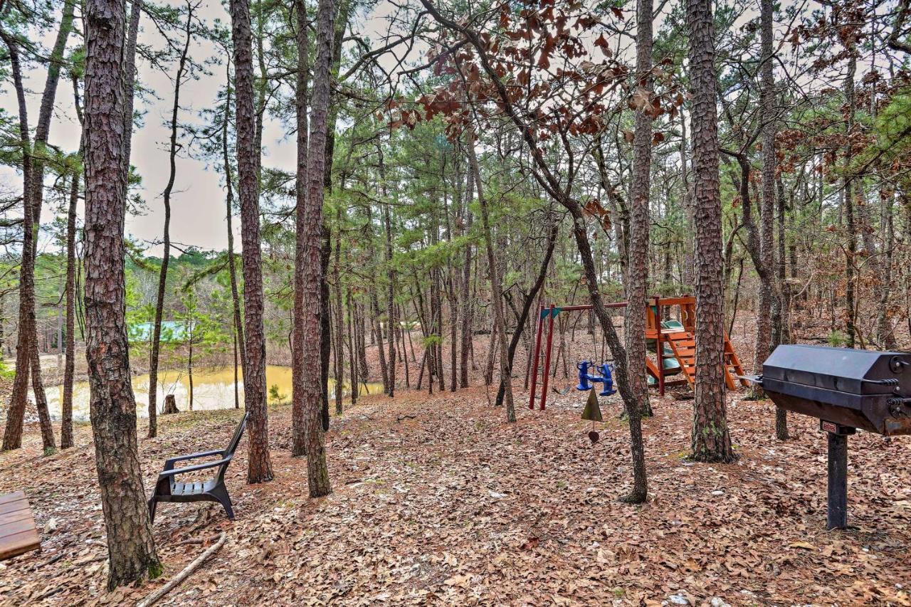 Broken Bow Log Cabin With Fire Pit, Pond, And Deck! Bagian luar foto