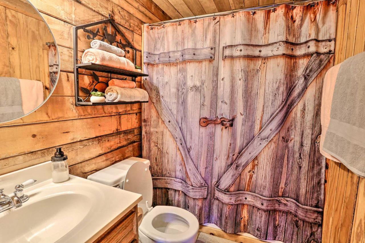 Broken Bow Log Cabin With Fire Pit, Pond, And Deck! Bagian luar foto